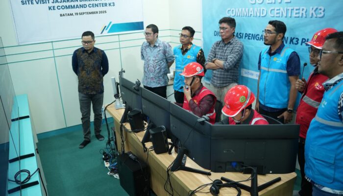 Direksi PLN Batam Tinjau Command Centre K3, Dorong Digitalisasi Pengawasan Keselamatan Kerja