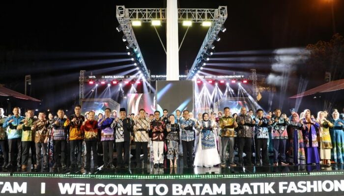 Batik Batam Mendunia: Omzet Tembus Rp1,4 Miliar, Wali Kota Amsakar Apresiasi Keberhasilan BBFW 2025