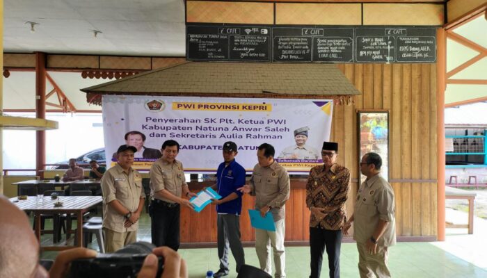 SK Plt PWI Natuna Diserahkan, PWI Kepri Janji Perkuat Kapasitas Wartawan Perbatasan