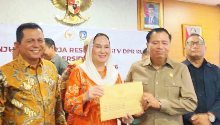 Bupati Cen Sui Lan Serahkan Proposal Bandara Sipil Natuna, Dorong Pemerintah Pusat Turun Tangan