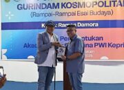 “Gurindam Kosmopolitan” Diluncurkan: Ramon Damora Dapat Dukungan Penuh, PWI Kepri Bentuk Akademi Raja Ali Kelana