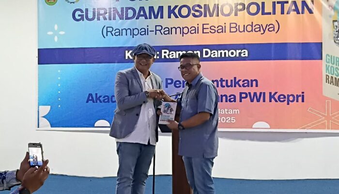 “Gurindam Kosmopolitan” Diluncurkan: Ramon Damora Dapat Dukungan Penuh, PWI Kepri Bentuk Akademi Raja Ali Kelana