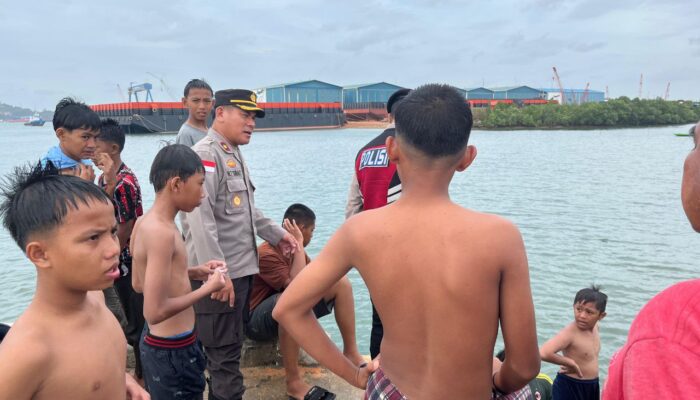 Fenomena Pasang Tinggi di Pelabuhan Tanjung Riau Viral, Polisi Ingatkan Bahaya Berenang di Area Sandar Kapal