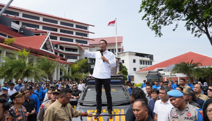 Amsakar Hadapi Emak-Emak Sengkuang, Dengar Langsung Jeritan Soal Air di Depan Gedung BP Batam