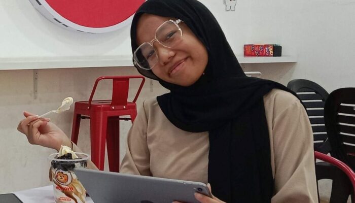 Penulis Muda Asal Batam Nada Salsabila Rilis Novel “Riana”, Karya Kelima di Usia 17 Tahun