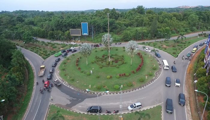 Tumpahan Oli di Bundaran Punggur, Nyaris Merenggut Malam Seorang Ayah