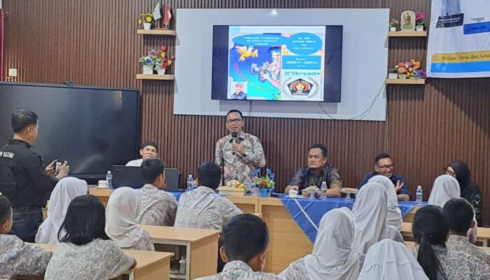 Merawat Nalar Sejak Dini: Workshop Literasi dan Jurnalistik PWI Batam di SMPN 4 Dibuka Kadisdik