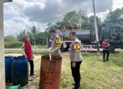 Polres Natuna Salurkan 8.000 Liter Air Bersih Gratis untuk Warga Desa Sungai Ulu