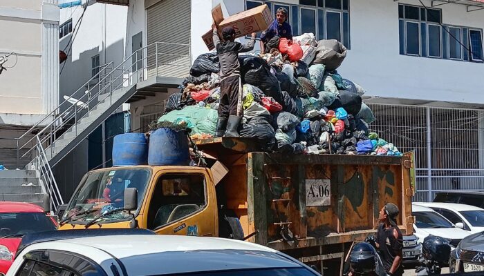 Gunung Sampah Jalanan, Potret Suram Pengangkutan Sampah Batam