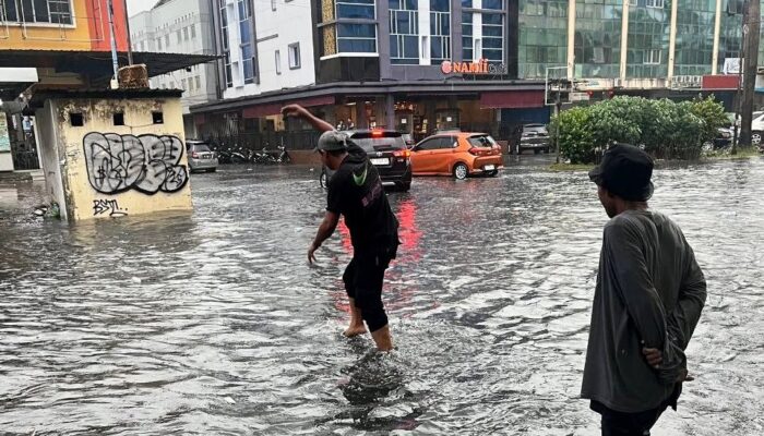 Batam Dikepung Banjir di Awal Ramadan 2026, Aktivitas Warga Lumpuh di Sejumlah Titik