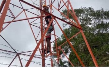 Evakuasi-pencuri-kabel-oleh-Brimob-Polda-Kepri-Bharatu-Rinaldi