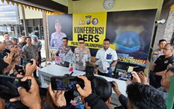 Konfrensi pers kasus pembunuhan di Tanjungpinang.