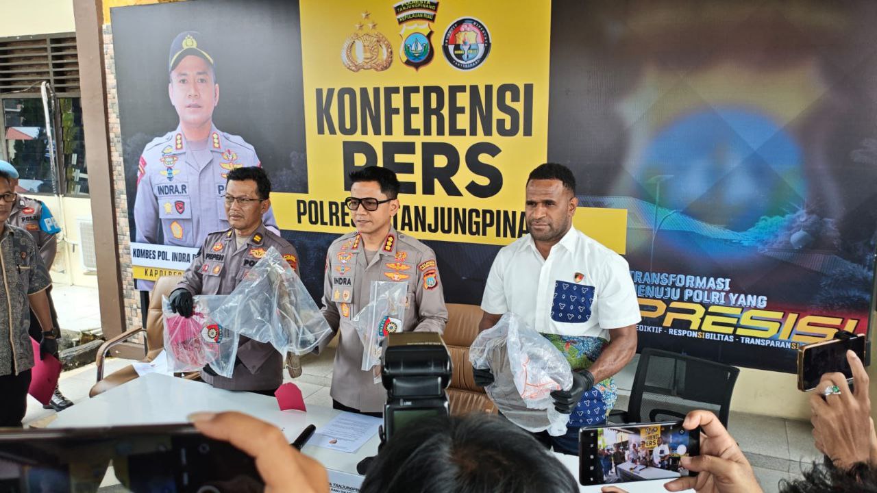 Konfrensi pers kasus pembunuhan di Tanjungpinang.