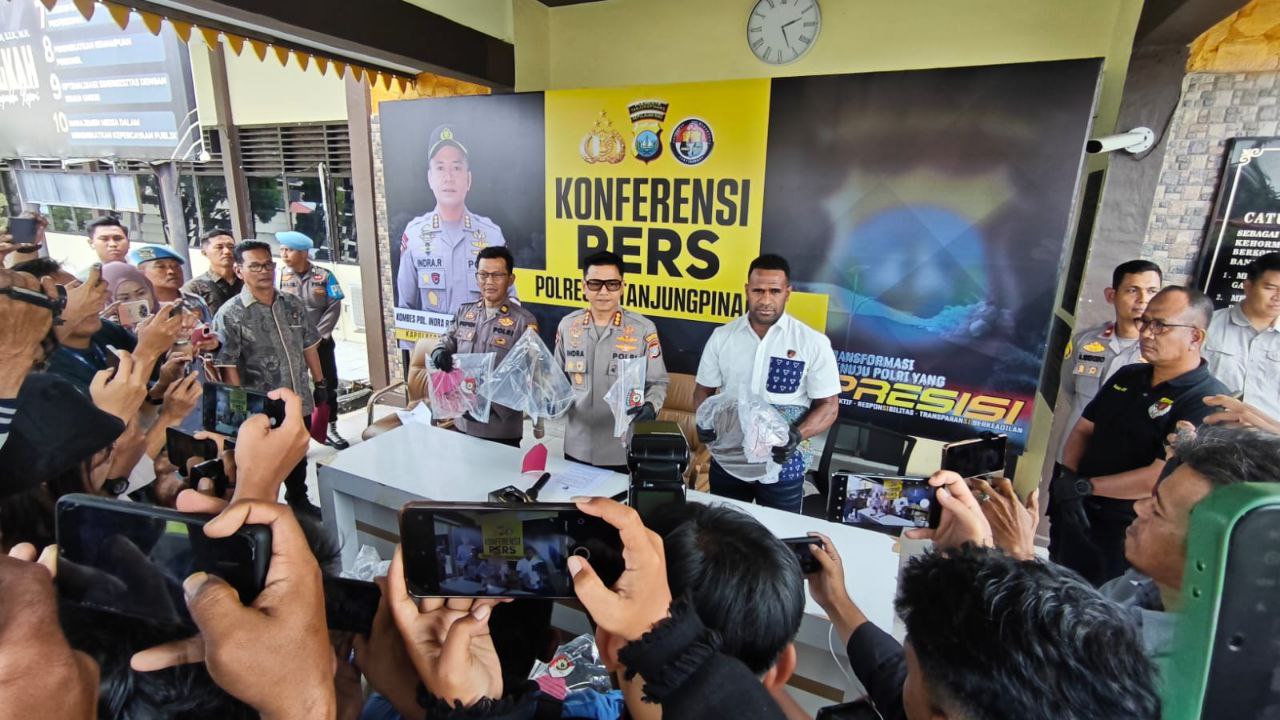 Konfrensi pers kasus pembunuhan di Tanjungpinang.