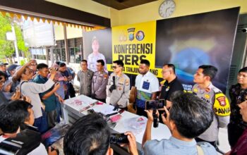 Konfrensi pers kasus pembunuhan di Tanjungpinang.