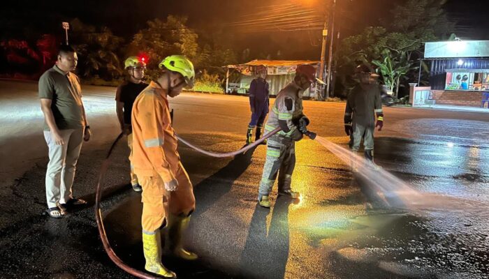 Gerak Cepat! Bupati Iskandarsyah Perintahkan Pembersihan Jalan Berpasir di Simpang RSUD Karimun