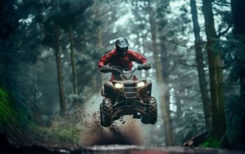 Wisatawan mengendarai ATV di trek menantang Harris Resort Waterfront Batam