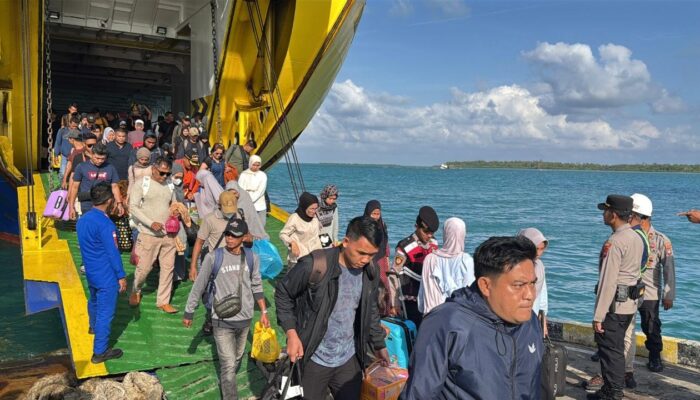 Pantau Arus Balik di Pelabuhan Penagi, Kapolres Natuna Pastikan Kenyamanan Penumpang KMP Bahtera Nusantara 01