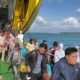 Kapolres Natuna AKBP Novyan Aries Efendie memantau penumpang turun dari KMP Bahtera Nusantara 01 di Pelabuhan Penagi.