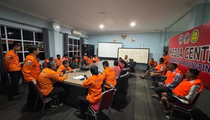 Berpacu dengan Waktu! Tim SAR Buru Jejak Sekoci Korban Kapal KM Makmur Jaya yang Hilang
