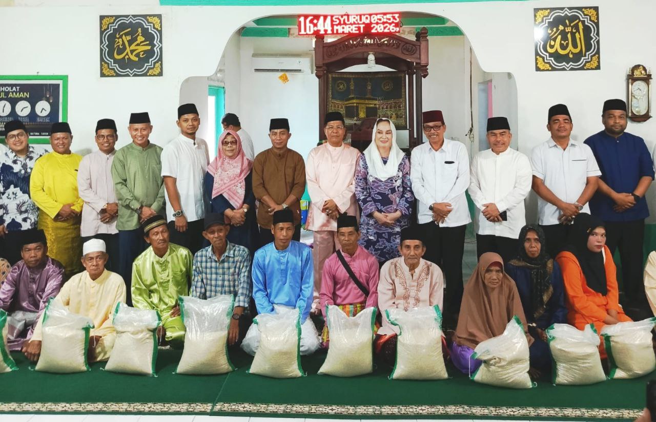 Bupati Natuna Cen Sui Lan saat melakukan kunjungan Safari Ramadan di Kecamatan Bunguran Utara.