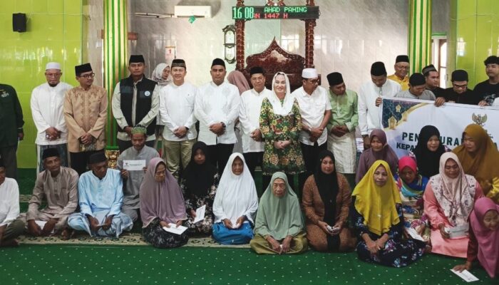 Terjang Lautan di Malam Ramadan, Bupati Cen Sui Lan Guyur Pulau Tiga Barat Bantuan dan Proyek Rp5,23 Miliar