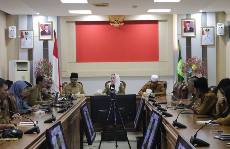 Bupati Natuna Cen Sui Lan memimpin rapat koordinasi percepatan Data Tunggal Sosial dan Ekonomi Nasional (DTSEN) di Kantor Bupati Natuna.