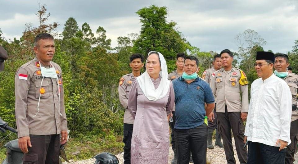Bupati Natuna meninjau lokasi Karhutla