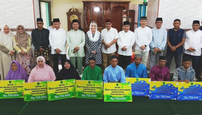 Bupati Natuna Tutup Malam Muhibah di Pulau Tiga, Salurkan Bantuan Kemiskinan Ekstrem hingga Pembangunan Masjid