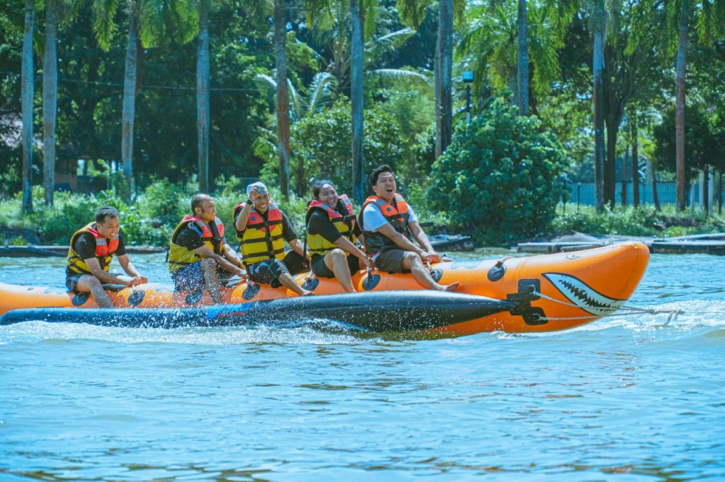 Banana boat di Harris Resort Waterfront Batam
