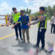 Petugas Satlantas Polres Natuna melakukan olah TKP kecelakaan di Jembatan Kelanga