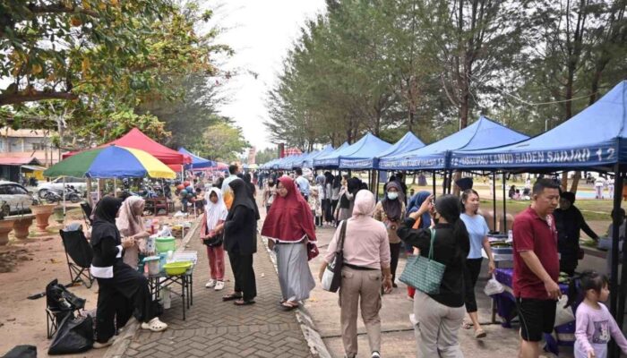 THR Cair, Pasar Natuna Bergairah: Akankah Rp18 Miliar Mengendap atau Berputar di Pedagang Lokal?
