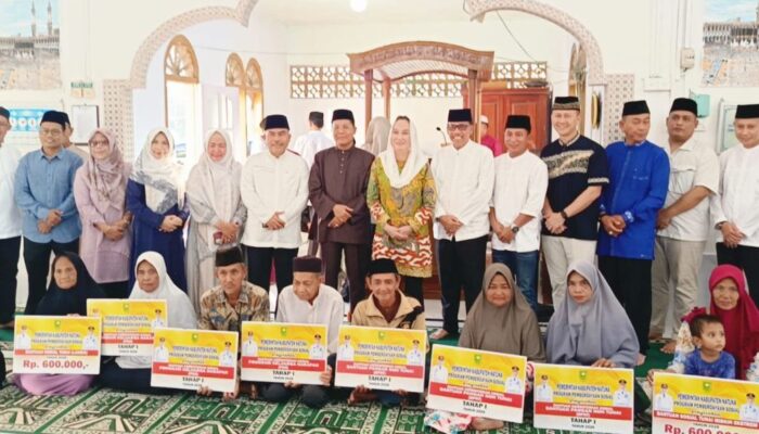 Safari Ramadan Natuna 2026 Berakhir, Bupati Cen Sui Lan Guyur Bantuan Sosial untuk Ribuan Warga