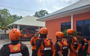 Tim Rescue Pos SAR Tanjung Balai Karimun telah dikerahkan ke lokasi kejadian