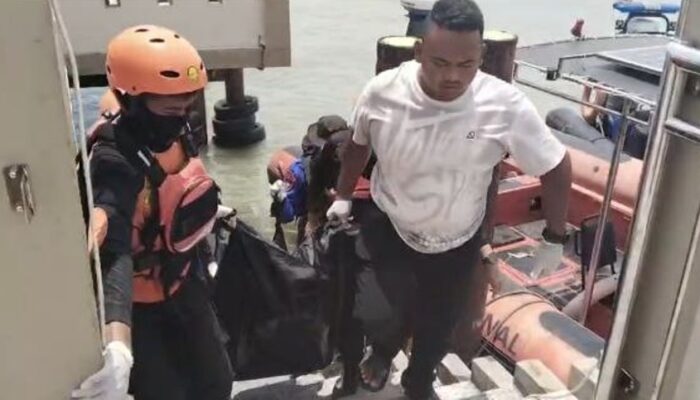 Tim SAR Karimun Temukan Mayat Ationg di Pulau Merak, Korban Kapal Karunia Jaya yang Jatuh di Coastal Area