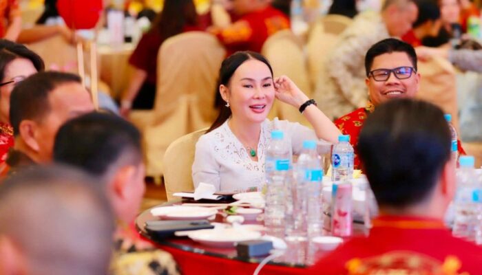 Gunakan Bahasa Dayak dan Mandarin, Li Claudia Chandra Pukau Warga Kalimantan Barat di Batam