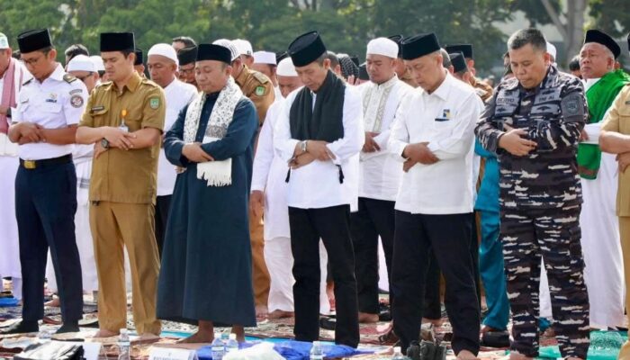 Batam Dikepung Kekeringan, Amsakar Achmad Pimpin Ratusan Warga Salat Istisqa di Engku Putri