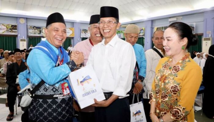 Amsakar-Li Claudia Bekali 641 JCH Batam Rendang dan Sambal Ikan Bilis Sebelum ke Tanah Suci