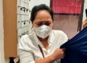 Tersangka penggelapan Carolein Parewang saat diamankan di Mapolresta Barelang