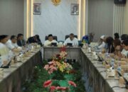 Suasana rapat Pansus DPRD Batam bersama pengembang properti membahas aturan fasilitas umum perumahan