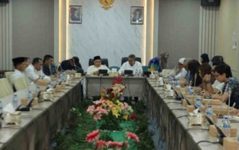 Suasana rapat Pansus DPRD Batam bersama pengembang properti membahas aturan fasilitas umum perumahan