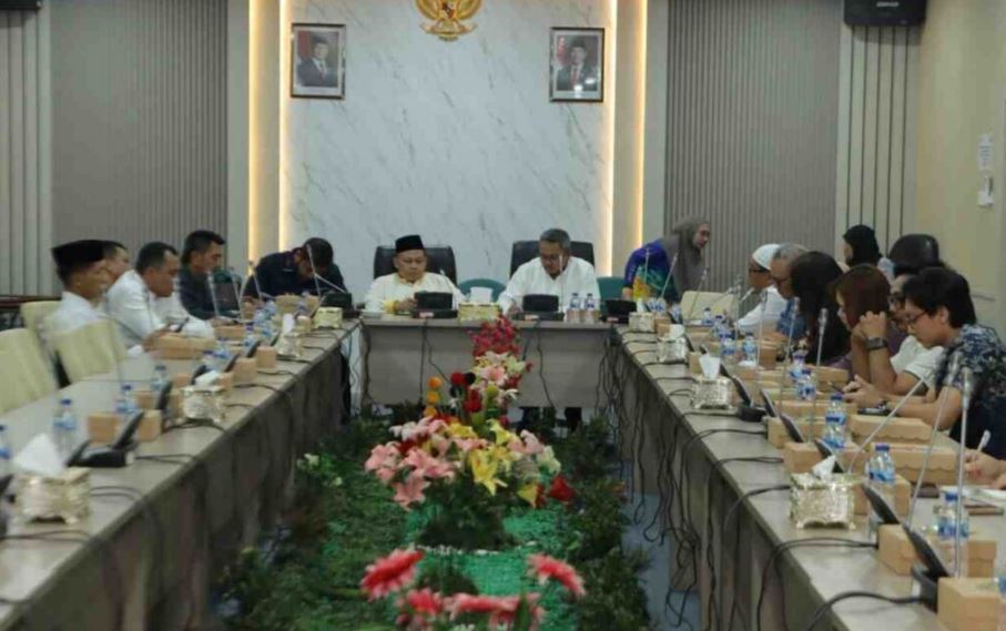 Suasana rapat Pansus DPRD Batam bersama pengembang properti membahas aturan fasilitas umum perumahan