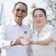 Potret mesra dan kompak Walikota Batam Amsakar Achmad bersama Wakil Walikota Li Claudia Chandra yang tampak tersenyum simpul saat membahas kemajuan ekonomi Batam.