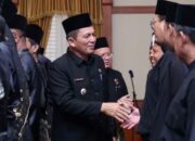 Suasana pelantikan Dewan Kebudayaan Kepulauan Riau yang dihadiri tokoh budayawan dan pejabat daerah di Gedung Daerah Kepri.