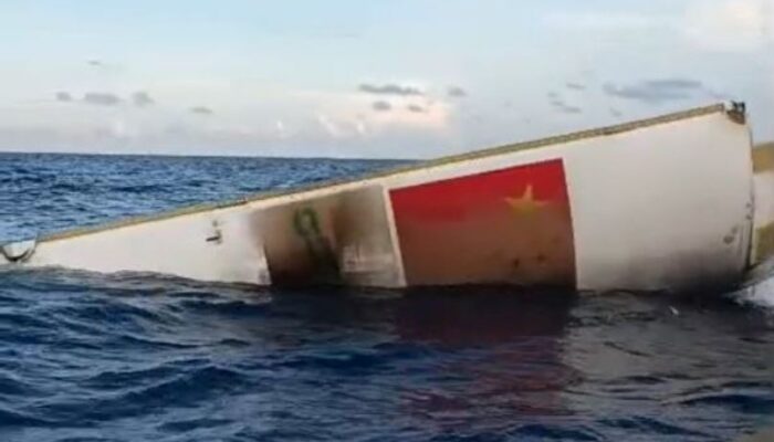 Misteri Bola Api di Langit Natuna Terjawab? Puing Diduga Roket China Ditemukan di Perairan Anambas