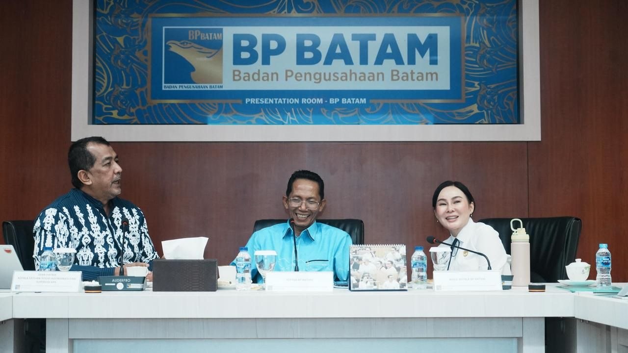 Pertemuan Kepala BP Batam Amsakar Achmad dan Satgas KPK membahas transparansi insentif investasi dan kontribusinya bagi masyarakat.