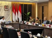 Bupati Karimun H. Ing. Iskandarsyah dalam rapat koordinasi di Kemenko Perekonomian Jakarta membahas penguatan investasi daerah.