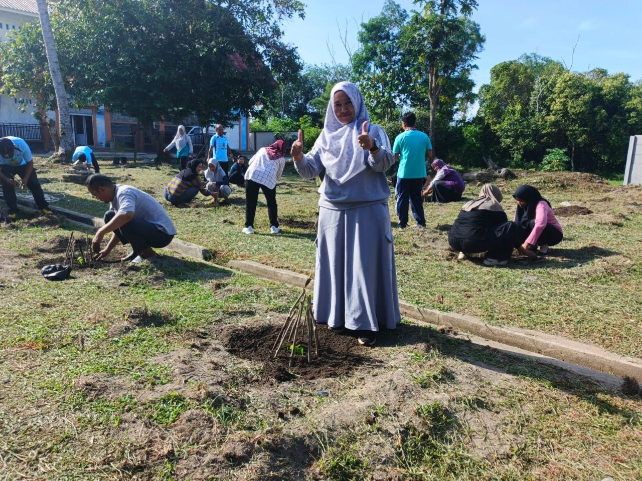 Disperindagkop UKM Lingga luncurkan program unik "Satu Pegawai Satu Pohon" kates untuk perkuat ketahanan pangan dan pasokan program Makan Bergizi Gratis (MBG).