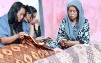Jenazah ibu ijah dan vita korban kecelakaan batu ampar.