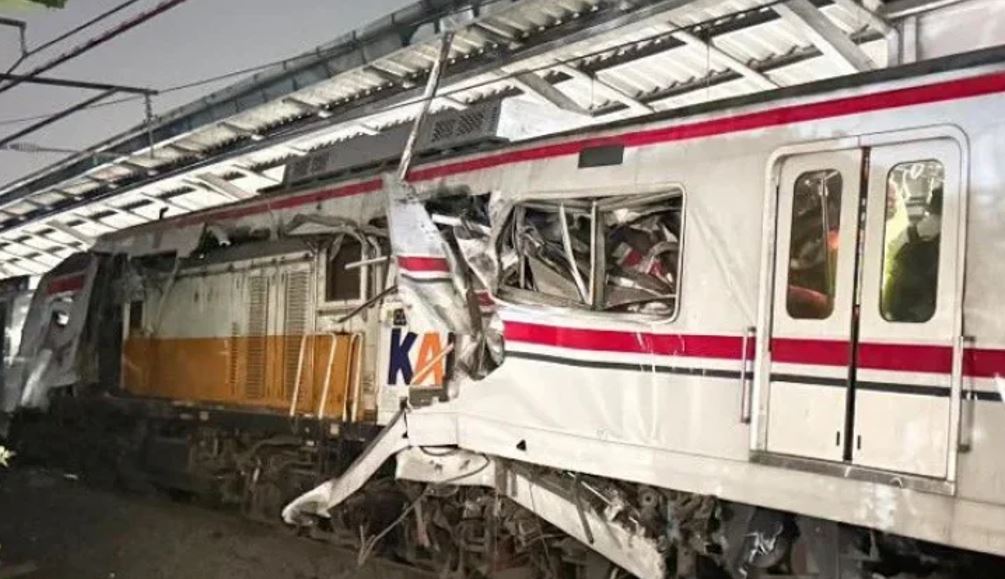 Rangkaian gerbong khusus wanita KRL Commuter Line yang diusulkan pindah posisi ke tengah